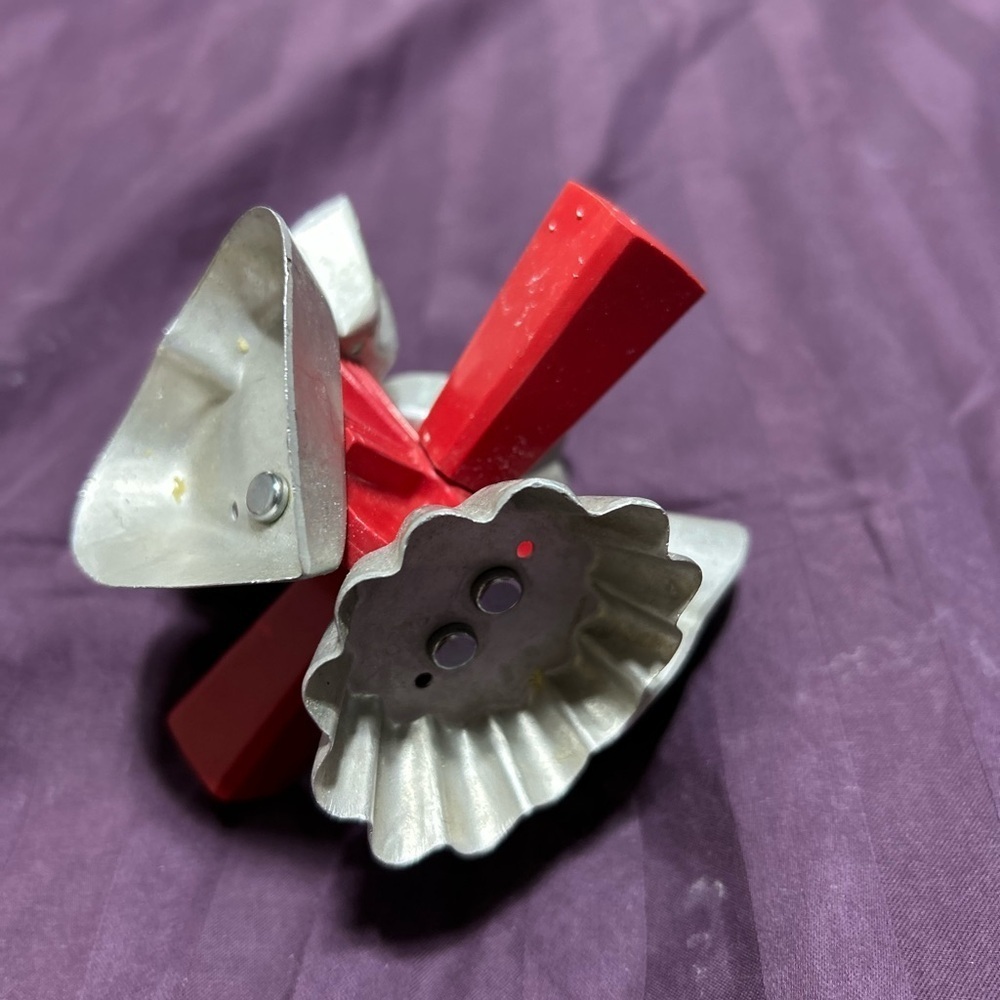 Vintage 50/69’s Metal Cookie Cutter - wear-ever -USA- real nice piece